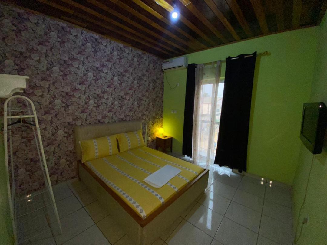 Cave Royale - Chambres-Studios-Apparts Meubles - Logpom Hopithal Des Soeurs Apres Camara Laye Douala Eksteriør bilde